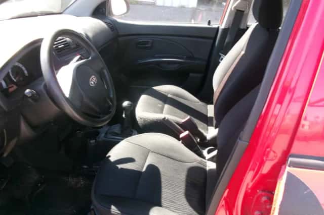 Kia Picanto (2011) thumbnail 5