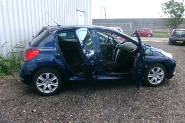 Peugeot 207 (2008) thumbnail 3