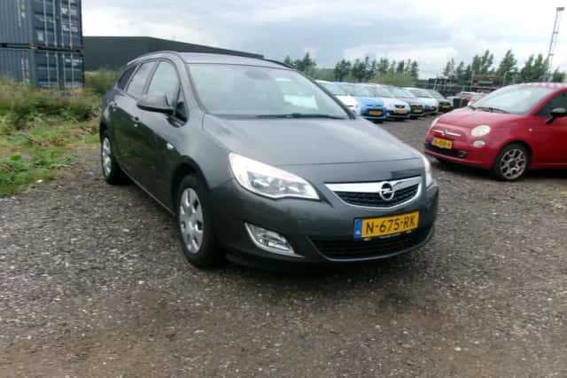 Opel Astra (2011) thumbnail 4