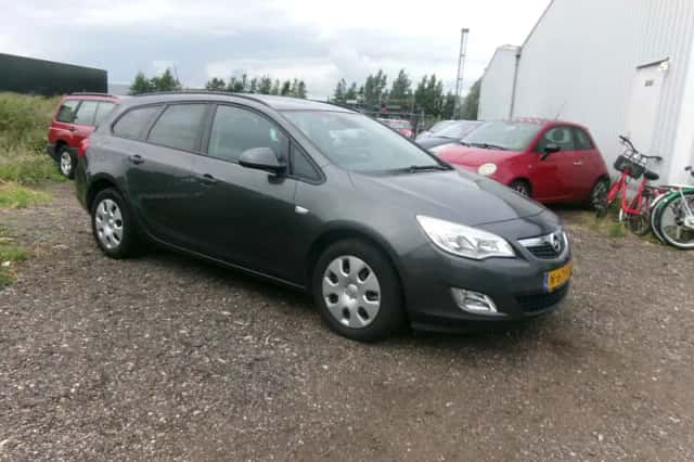 Opel Astra (2011) thumbnail 5