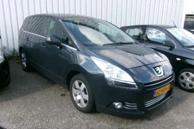 Peugeot 5008 (2010) thumbnail 1