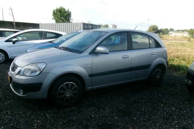 Kia Rio (2009) thumbnail 2