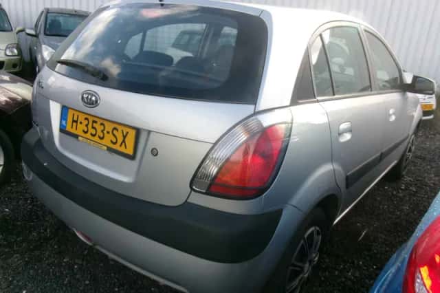 Kia Rio (2009) thumbnail 3