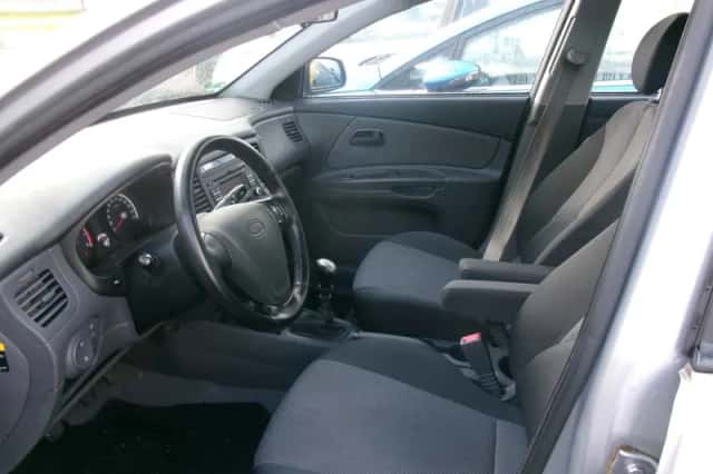Kia Rio (2009) thumbnail 5