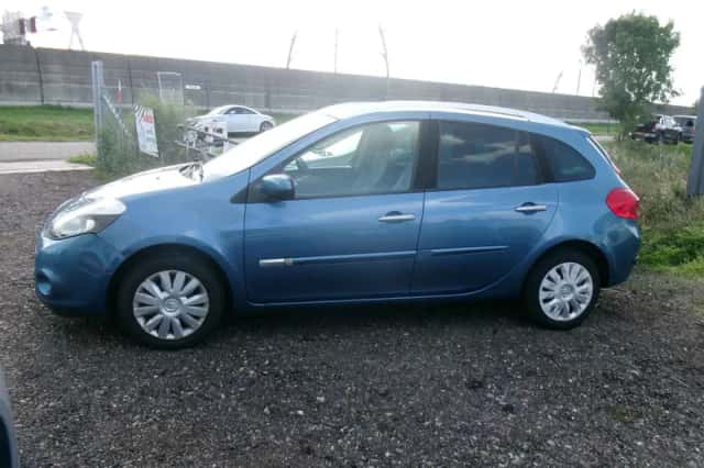 Renault Clio (2010) thumbnail 2