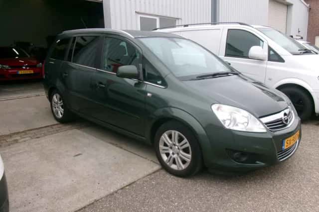 Opel Zafira (2010) thumbnail 1