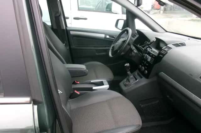 Opel Zafira (2010) thumbnail 4