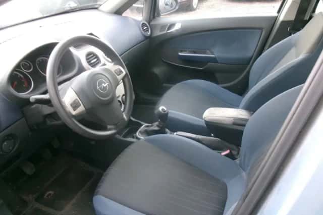 Opel Corsa (2008) thumbnail 4