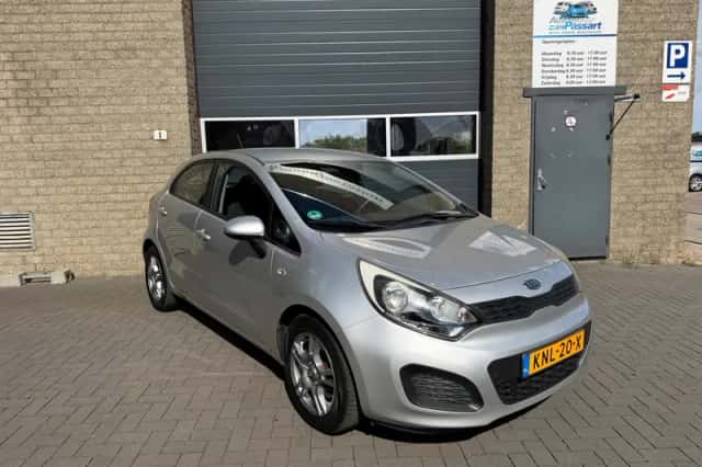 Kia Rio (2011) thumbnail 1