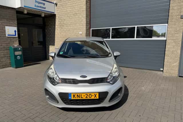Kia Rio (2011) thumbnail 2