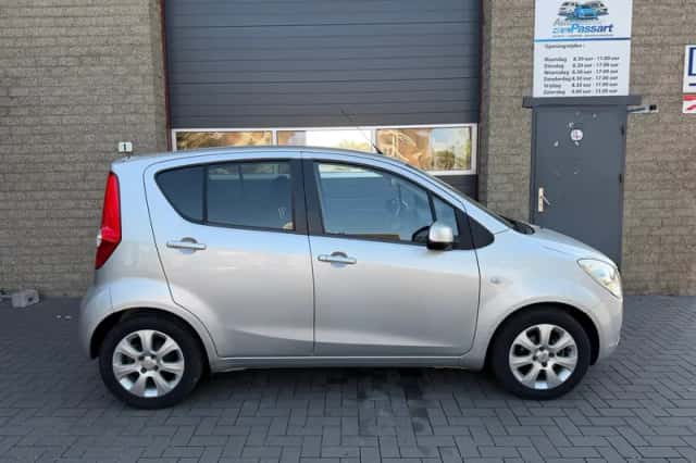 Opel Agila (2009) thumbnail 4