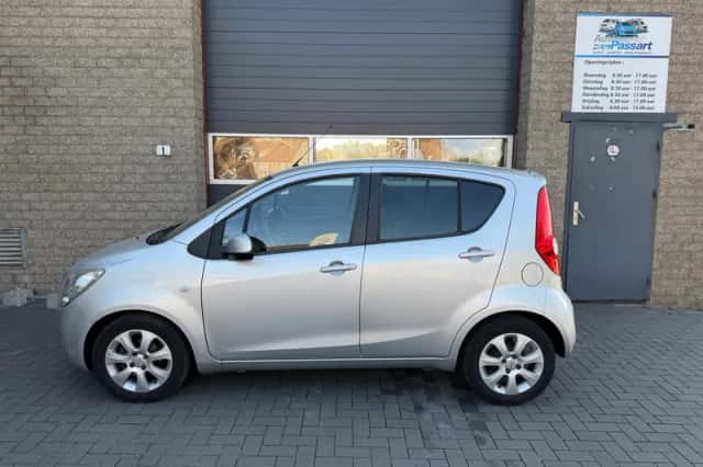 Opel Agila (2009) thumbnail 5