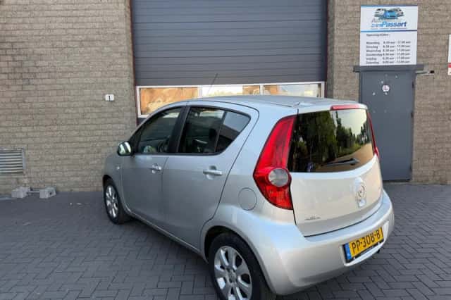 Opel Agila (2009) thumbnail 6