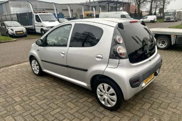 Peugeot 107 (2011) thumbnail 2