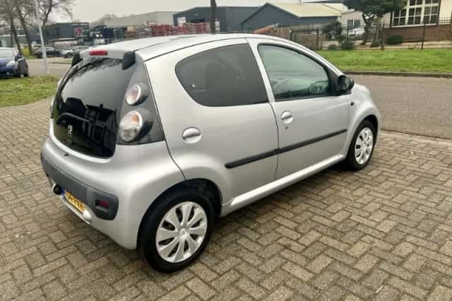 Peugeot 107 (2011) thumbnail 4