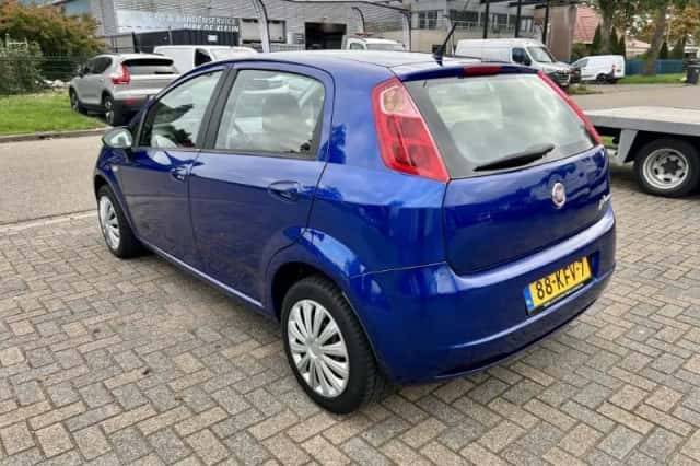 Fiat Grande Punto (2009) thumbnail 2