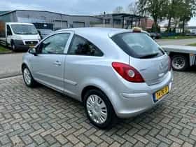 Opel Corsa (2008) thumbnail 2