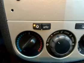 Opel Corsa (2008) thumbnail 12