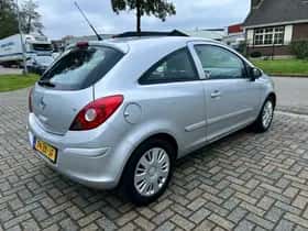 Opel Corsa (2008) thumbnail 4