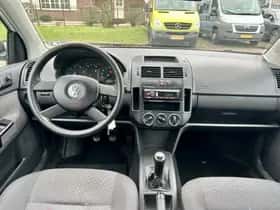 Volkswagen Polo (2003) thumbnail 9