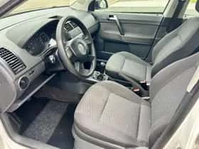 Volkswagen Polo (2003) thumbnail 10