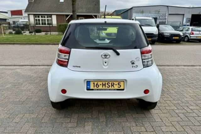 Toyota IQ (2009) thumbnail 3