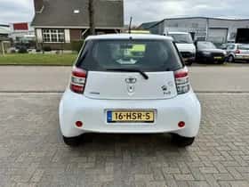 Toyota IQ (2009) thumbnail 3