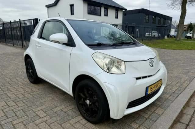 Toyota IQ (2009) thumbnail 5