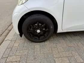 Toyota IQ (2009) thumbnail 7
