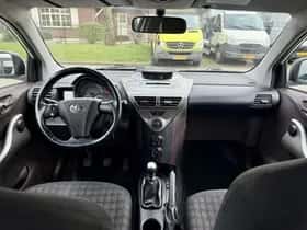 Toyota IQ (2009) thumbnail 8