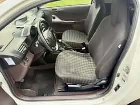 Toyota IQ (2009) thumbnail 9