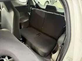 Toyota IQ (2009) thumbnail 10