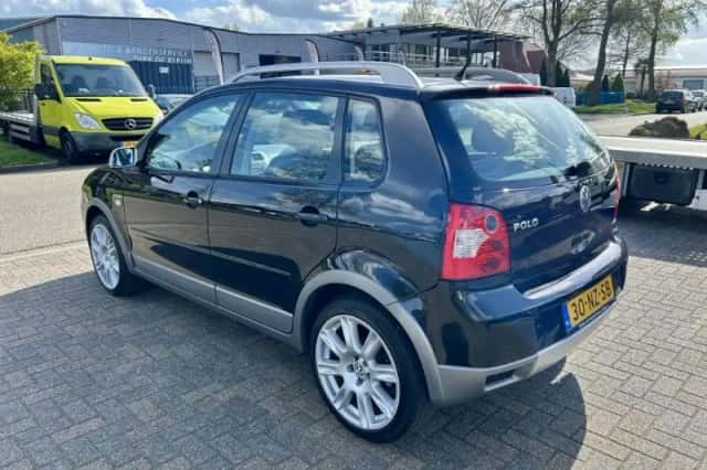 Volkswagen Polo (2004) thumbnail 2