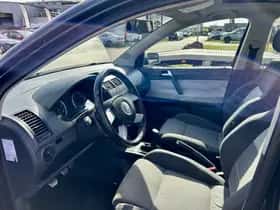 Volkswagen Polo (2004) thumbnail 11