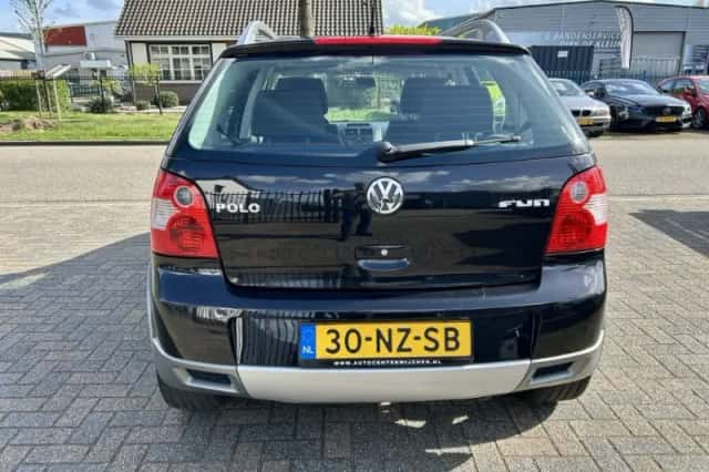 Volkswagen Polo (2004) thumbnail 3