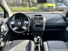 Volkswagen Polo (2004) thumbnail 9