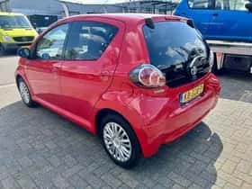 Toyota Aygo (2011) thumbnail 2