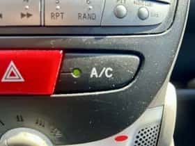 Toyota Aygo (2011) thumbnail 13
