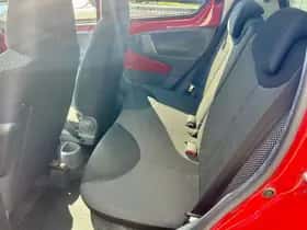 Toyota Aygo (2011) thumbnail 8