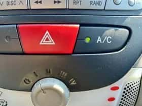 Toyota Aygo (2011) thumbnail 11
