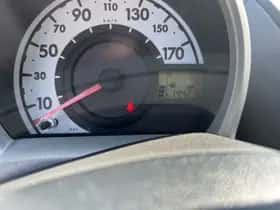 Toyota Aygo (2011) thumbnail 12