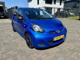 Toyota Aygo (2011) thumbnail 5