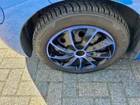 Toyota Aygo (2011) thumbnail 7