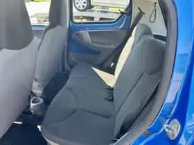 Toyota Aygo (2011) thumbnail 8