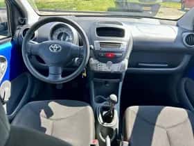 Toyota Aygo (2011) thumbnail 9