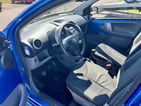 Toyota Aygo (2011) thumbnail 10