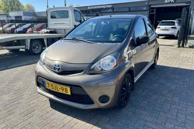 Toyota Aygo (2013) thumbnail 1
