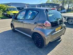 Toyota Aygo (2013) thumbnail 2