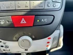 Toyota Aygo (2013) thumbnail 11