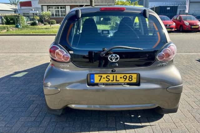 Toyota Aygo (2013) thumbnail 3